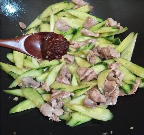 娱乐吃瓜酱不叠被子,揭秘明星不叠被子的秘密生活