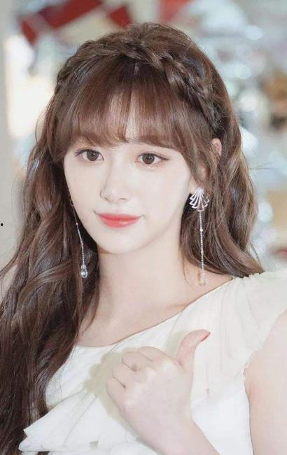 娱乐吃瓜姐齐刘海,娱乐吃瓜界的时尚风向标