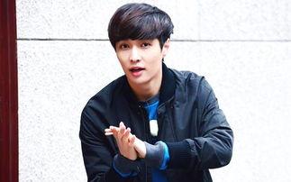 娱乐吃瓜群众张艺兴,从流量小生到实力派，娱乐圈的“吃瓜”传奇